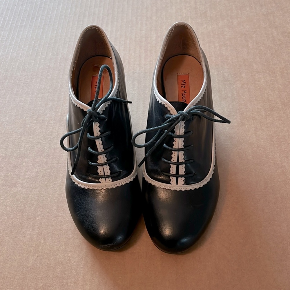 Miz Mooz black heeled old fashioned style shoe size 7.5